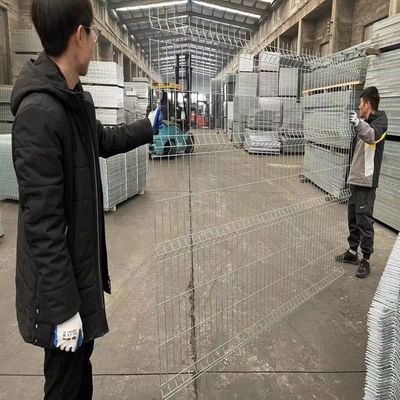 0.6m - 3.0m উচ্চতা গ্যালভানাইজড 3d বাঁকা বেড়া খেলার মাঠ বেড়া প্যানেল জন্য